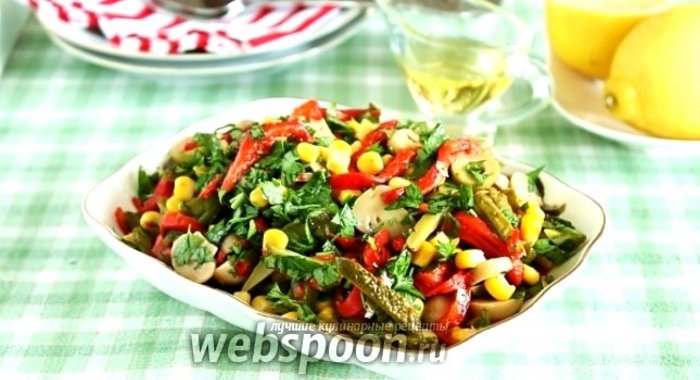 Пёстрый салат с маринованными овощами