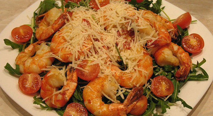 Итальянский салат с креветками.