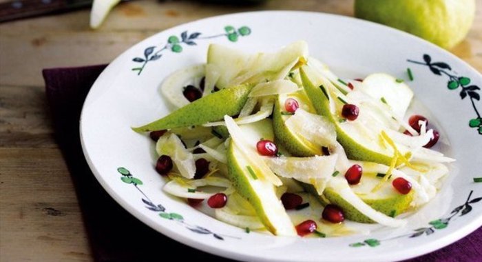 Салат с грушей и гранатом