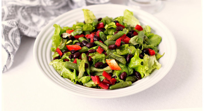 Салат из фасоли с маковой заправкой