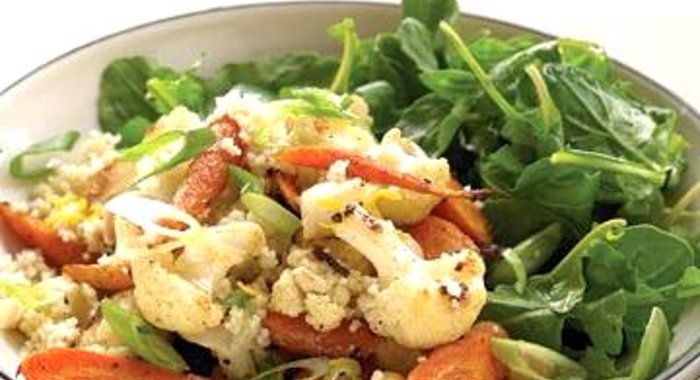 Салат с крупой и жареными овощами