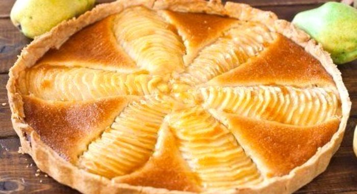 Пирог с грушами в миндальном креме
