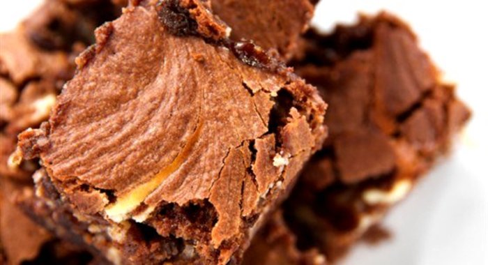 Пасхальные шоколадные пирожные с грецкими орехами и апельсиновой цедрой