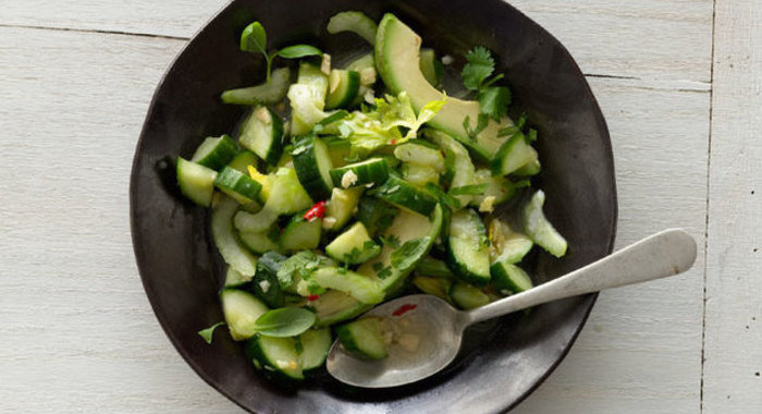 Салат с авокадо и огурцом