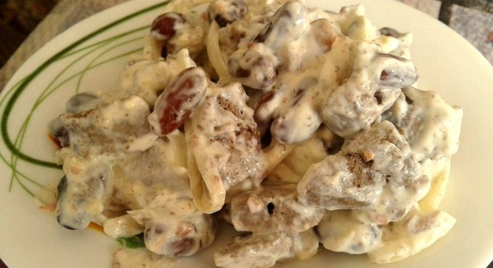 Салат с печенью и фасолью