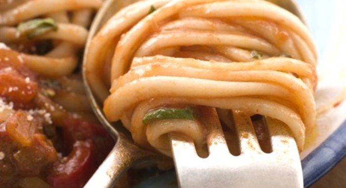 Лингвини с помидорами и базиликом