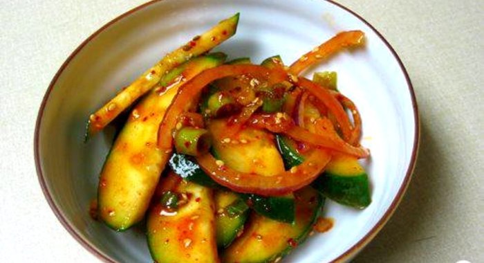 Пряный салат из огурцов