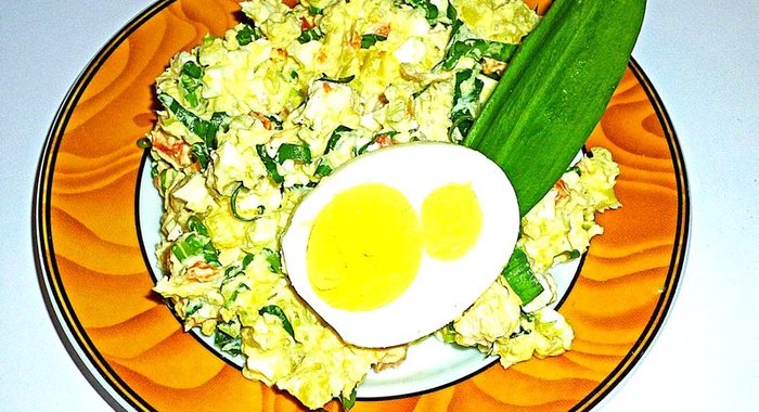 Салат закусочный с черемшой и курицей