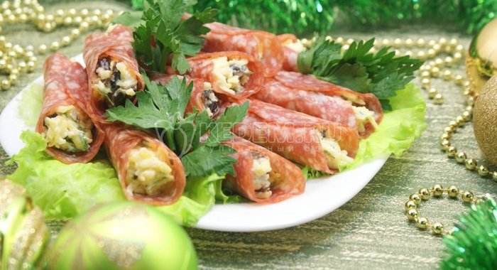 Рулетики салями с начинкой