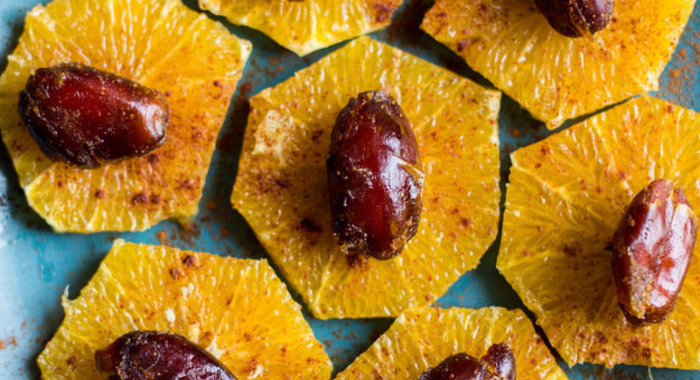 Марокканский салат с апельсинами и финиками