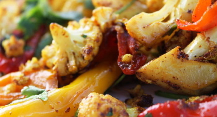 Салат из цветной капусты и печеного перца