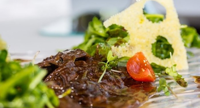 Салат с телячьей печенью