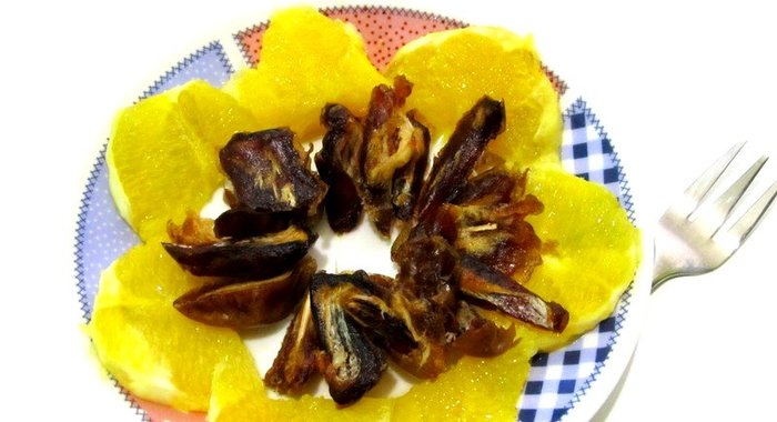 Салат апельсиновый с финиками