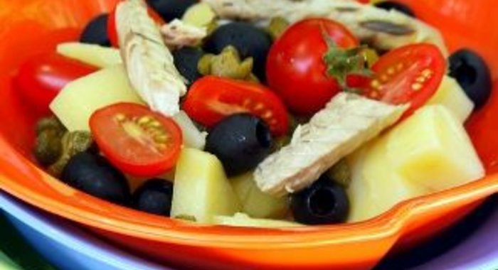 Салат из скумбрии с каперсами из Пантеллерии