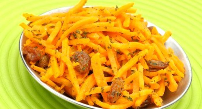 Салат из жареной моркови с апельсинами и корицей