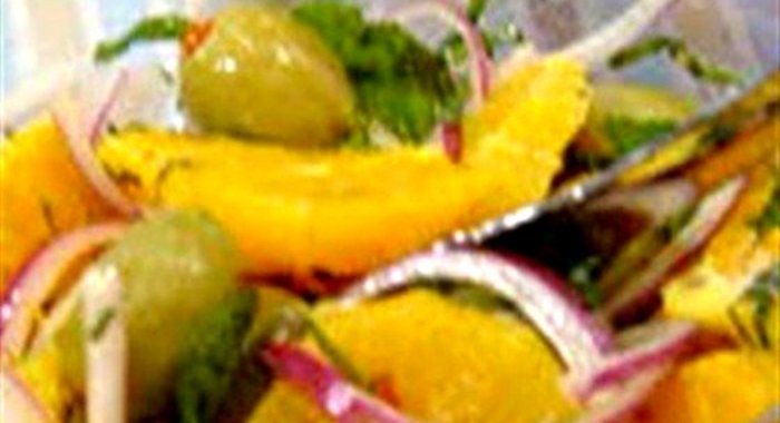 Салат из апельсина с крымским луком