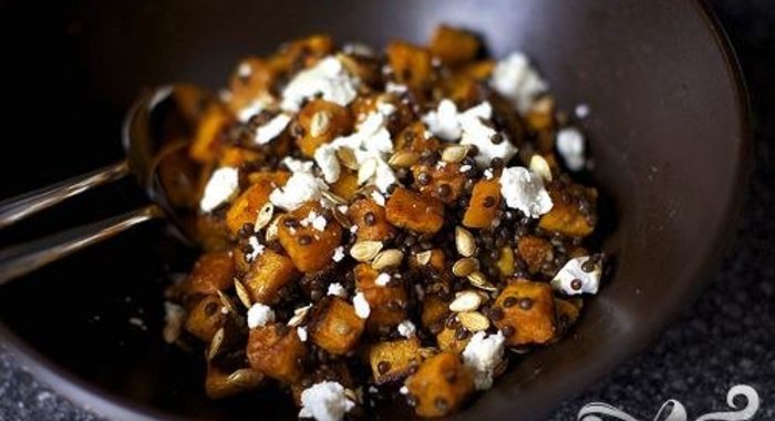 Салат из сквоша, чечевицы и сыра