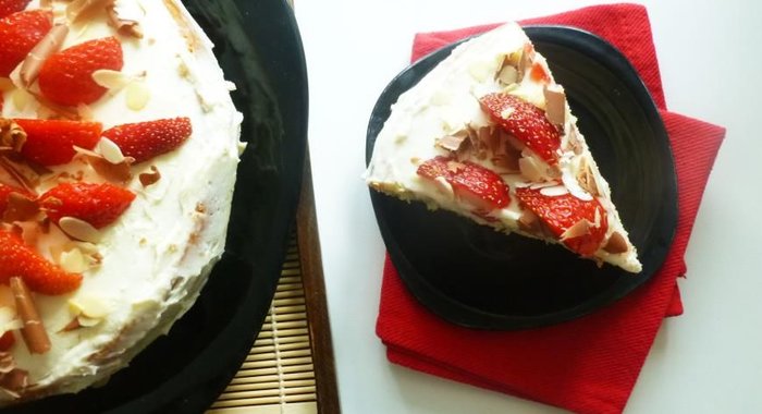 Пирог с клубникой и белым шоколадом