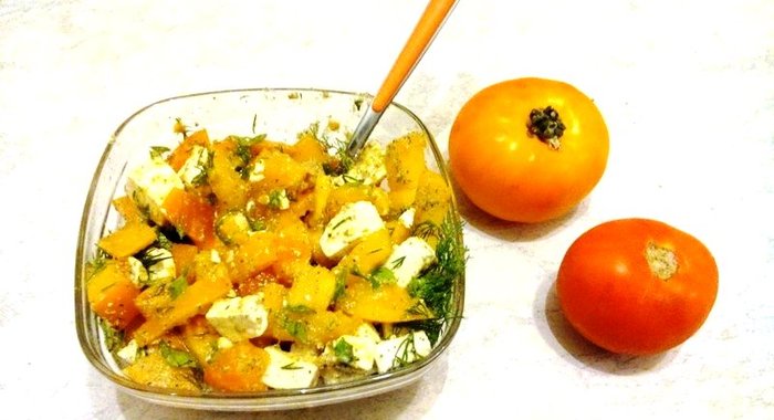 Легкий салат с овечьей брынзой