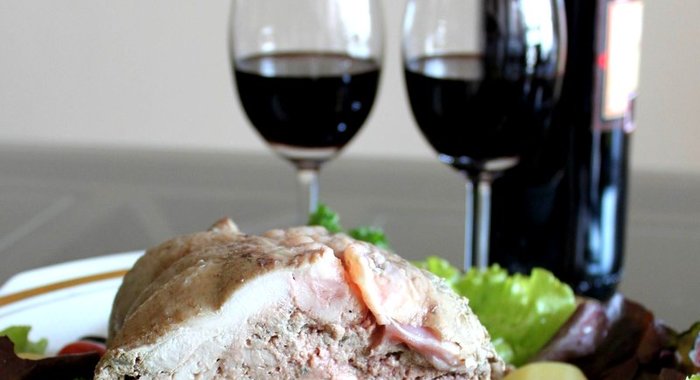 Галантин из курицы с ароматным бульоном