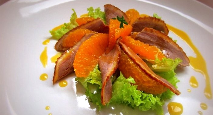 Салат с утиной грудкой и апельсинами