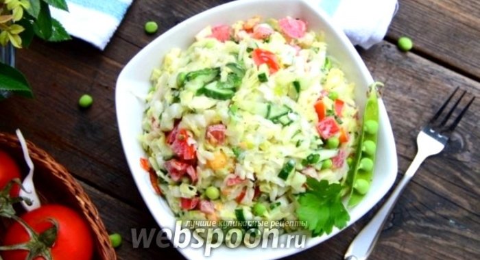 Салат из молодой капусты со свежим горошком