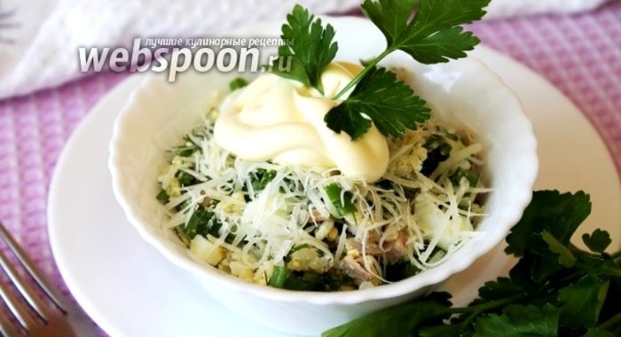 Салат из консервированной горбуши с зелёным луком