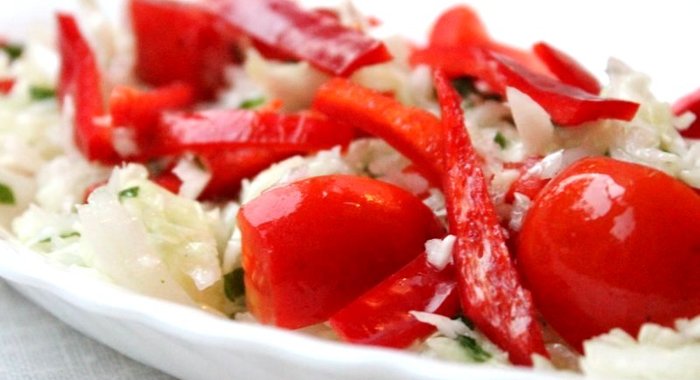 Витаминный салат из капусты