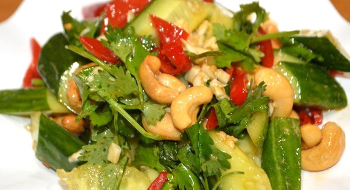 Салат из битых огурцов