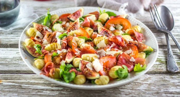 Итальянский салат с инжиром