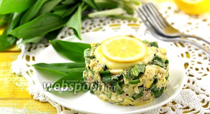 Салат с черемшой и сардинами в масле