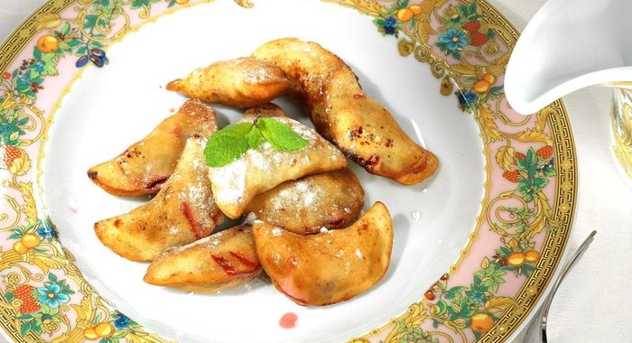 Вареники с вишней во фритюре