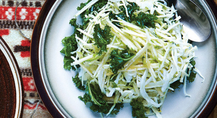 Салат с капустой и яблоком