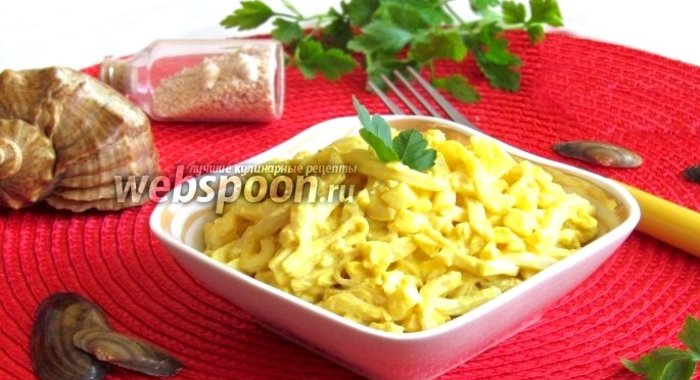 Салат с кальмарами и яйцами