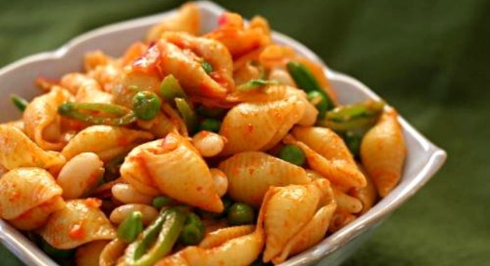Салат из пасты, болгарского перца и фасоли