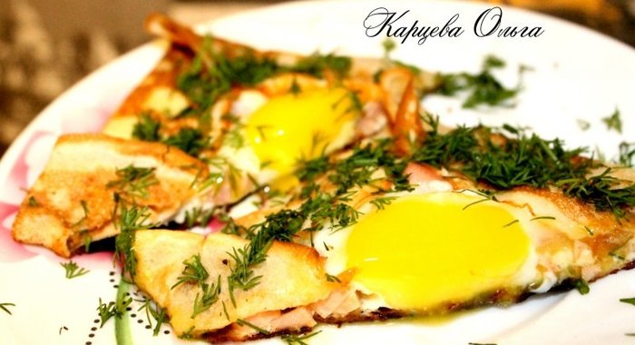 Яичница в блине