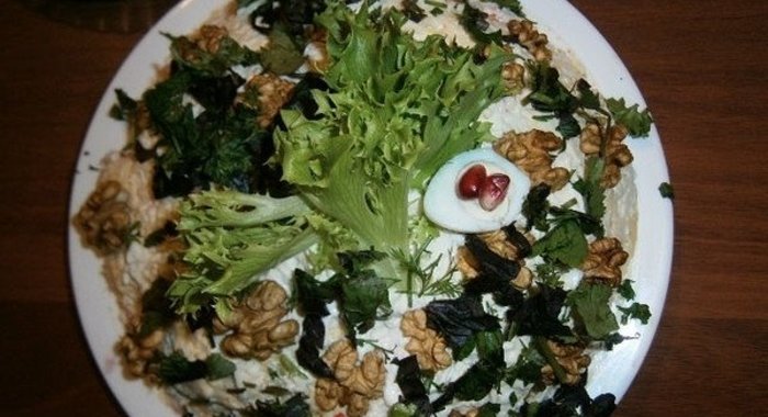 Салат с кальмарами, сыром и шампиньонами