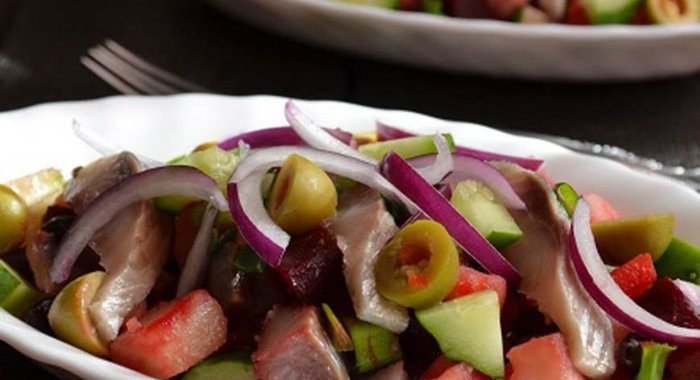 Свекольный салат с фасолью