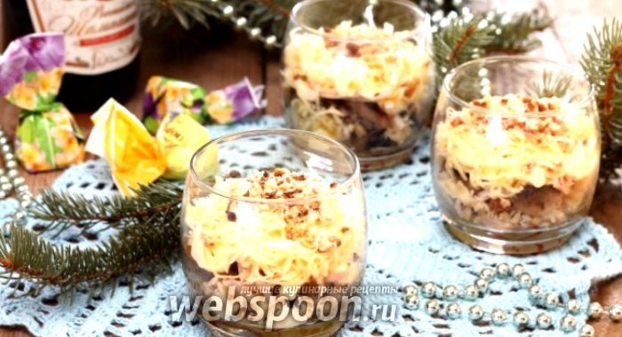 Ореховый салат с кальмарами