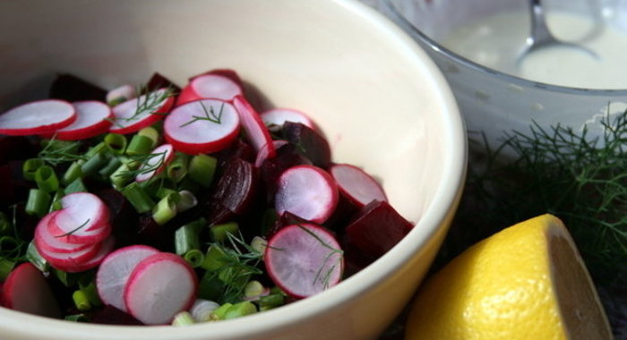 Салат из свеклы и редиса