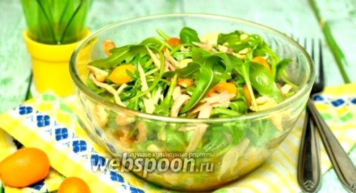 Салат с курицей, кумкватами и кешью