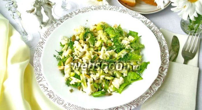 Салат из свежего кабачка и сыра