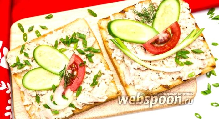 Бутерброд с консервированным тунцом