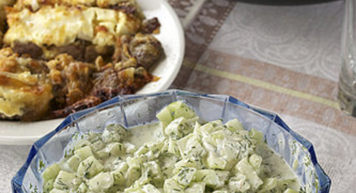 Легкий огуречный салат