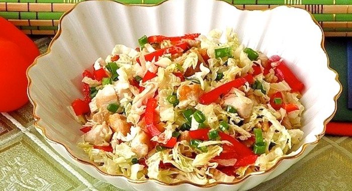 Салат из пекинской капусты с курицей