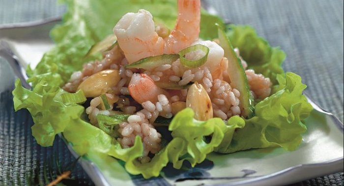 Рисовый салат с креветками
