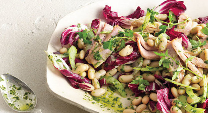 Салат с радичио, тунцом и фасолью