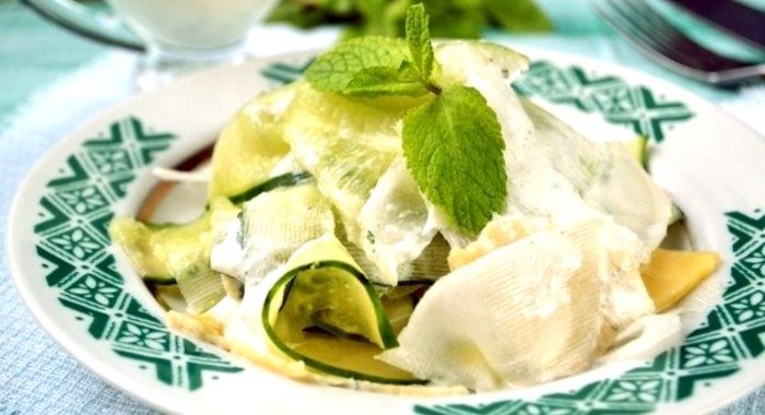 Салат из дайкона с огурцом