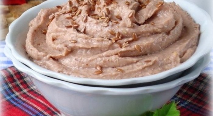 Салат с крабовыми палочками и сливочным маслом