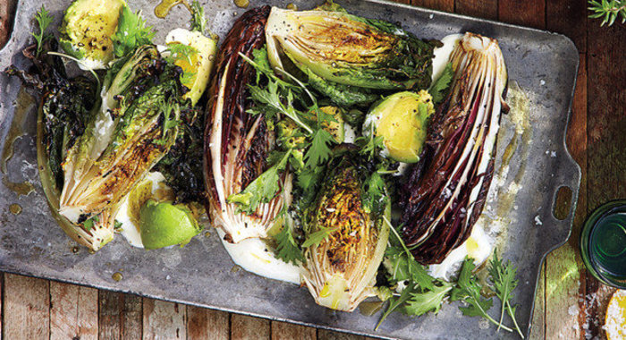 Салат-латук со сметаной и авокадо